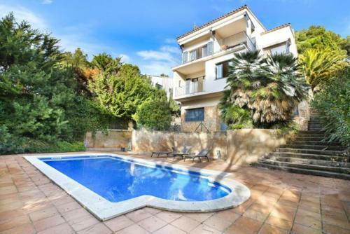 Santa Margarida Villa Sleeps 8 With Pool