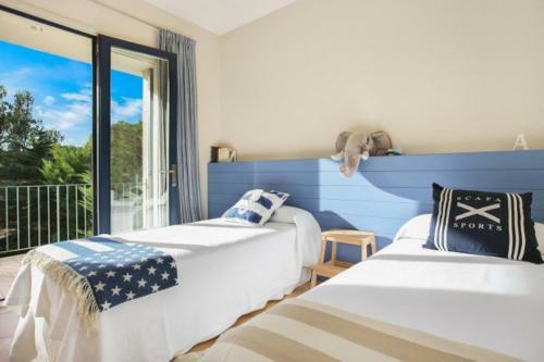 Santa Margarida Villa Sleeps 8 With Pool