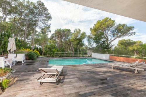 Villa In Santa Margarida Sleeps 8 With Pool