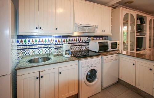 Amazing Home In Santa Pola W/ 5 Bedrooms