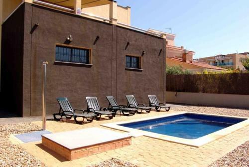 Sant Salvador Villa Sleeps 9 Pool