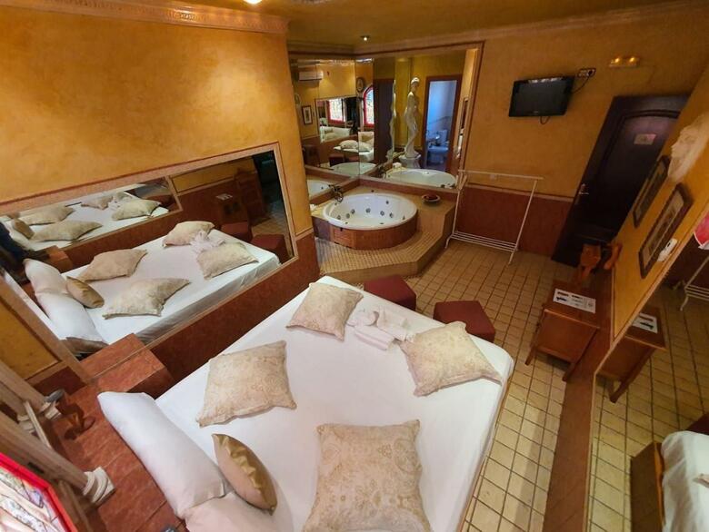Hostal Avenida Andalucia - Solo Adultos