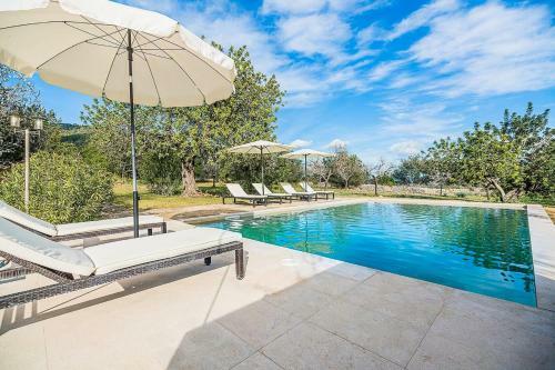 Selva Villa Sleeps 6 With Pool And Air Con