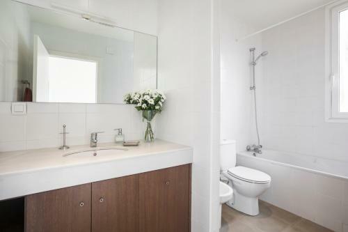 Sitges Villa Sleeps 11 With Pool And Air Con