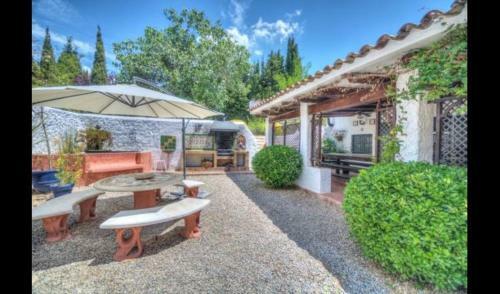 Sitges Villa Sleeps 20 With Pool And Air Con