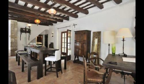 Villa In Sitges Sleeps 20 With Pool And Air Con