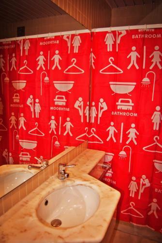 D.dinis Low Cost Hostel