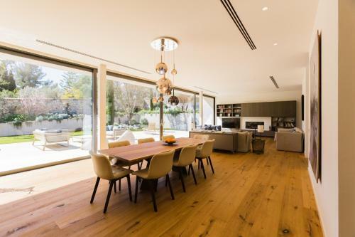 Exclusive Modern Villa In Privileged Location