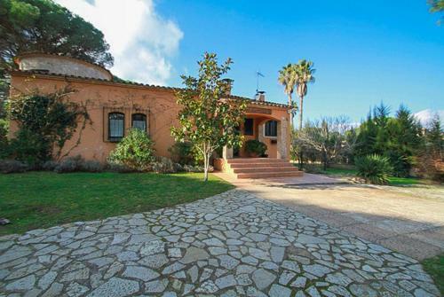 Solius Villa Sleeps 6 Pool Wifi