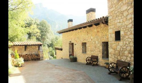 Solsona Villa Sleeps 24 With Pool