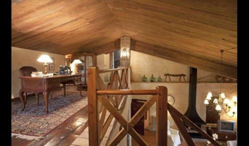 Solsona Villa Sleeps 15 With Pool