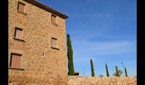 Solsona Villa Sleeps 15 With Pool