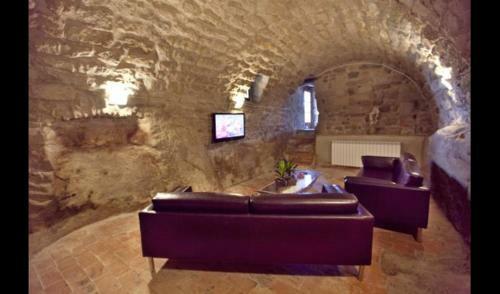 Solsona Villa Sleeps 17 With Pool
