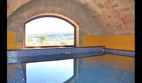 Solsona Villa Sleeps 17 With Pool