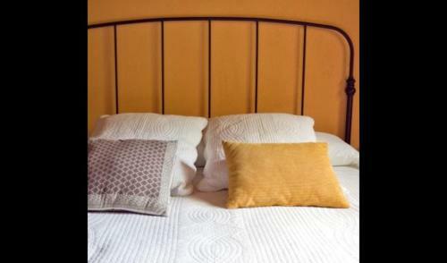 Solsona Villa Sleeps 17 With Pool