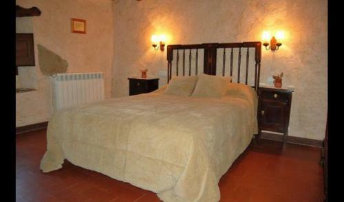 Solsona Villa Sleeps 12 With Pool