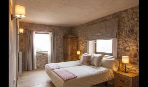 Villa In Solsona Sleeps 15 With Pool