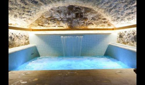 Solsona Villa Sleeps 16 With Pool
