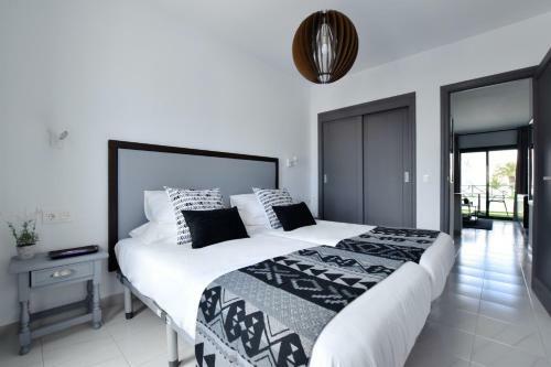 Holyhome Grey Apartment