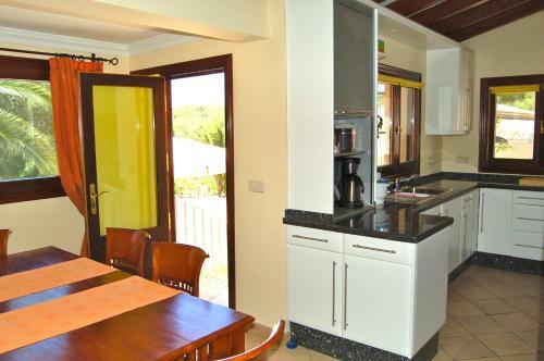 Traumhafte Villa Mit Meeresblick Garten Und Pool