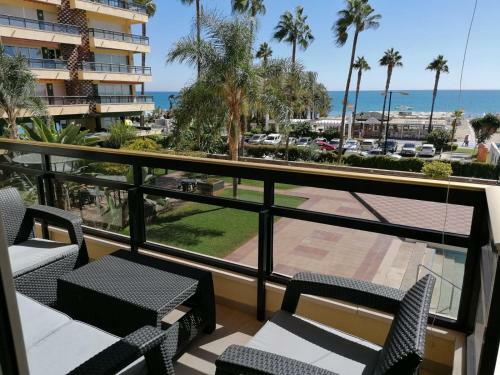 Apartamento De Lujo, Carihuela Edificio El Remo, Primera L�nea