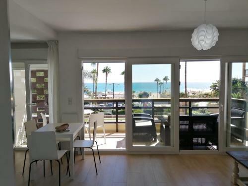 Apartamento De Lujo, Carihuela Edificio El Remo, Primera L�nea