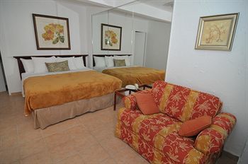 Hotel Tres Palmas Inn