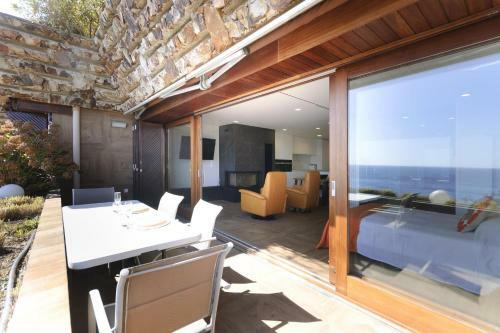 Lets Holidays Modern Sea Views Apartment
