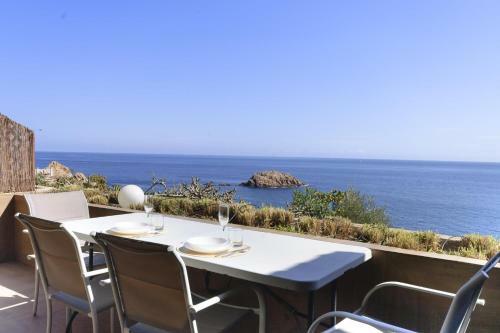 Lets Holidays Modern Sea Views Apartment