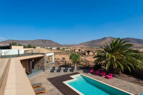 Oasis Villa With Swimming Pool In 4000m2 Garden