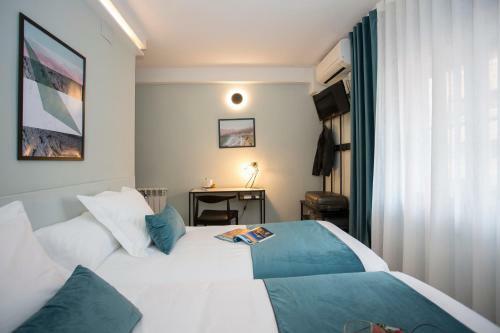 Hostal Palacios Rooms