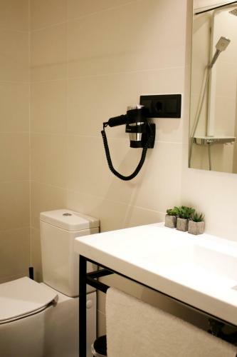 Arena Zone Hotel & Caf�