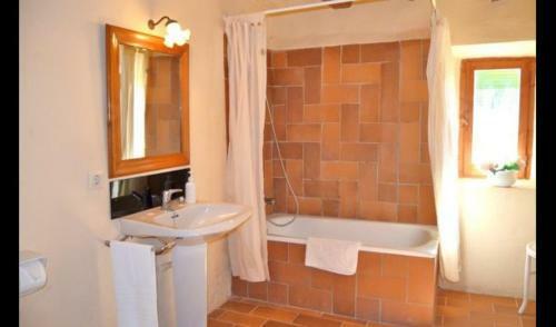 Valls Villa Sleeps 6 With Pool
