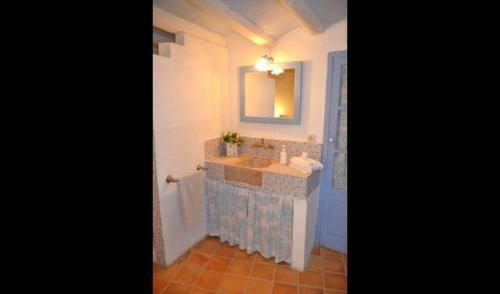 Valls Villa Sleeps 6 With Pool
