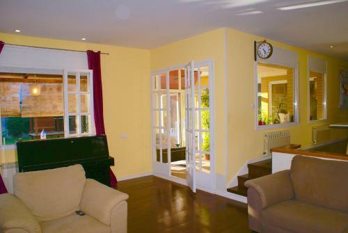 Lady Marian El Vendrell Villa Hutt-041075