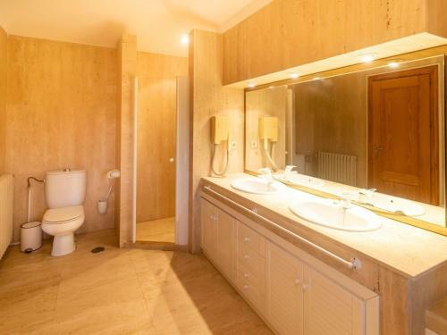 Fascinating Holiday Home In Villaca�as With Swimming Pool