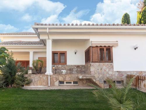 Fascinating Holiday Home In Villaca�as With Swimming Pool