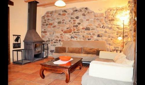 Villa In Vilaplana Sleeps 8 With Pool