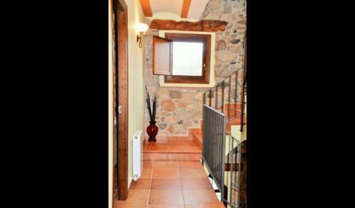 Villa In Vilaplana Sleeps 8 With Pool