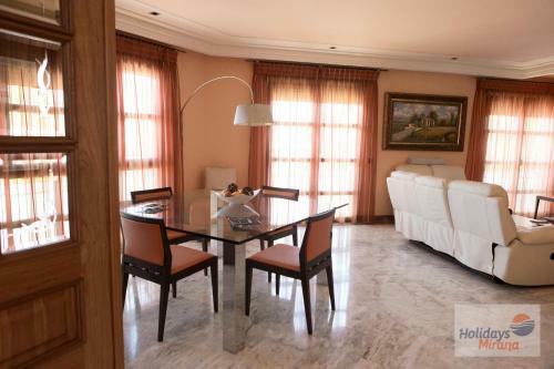 Hostal Holidays Mirana