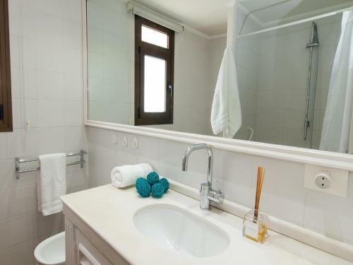 Beach Front Apartment In Playa de Las Burras Cn