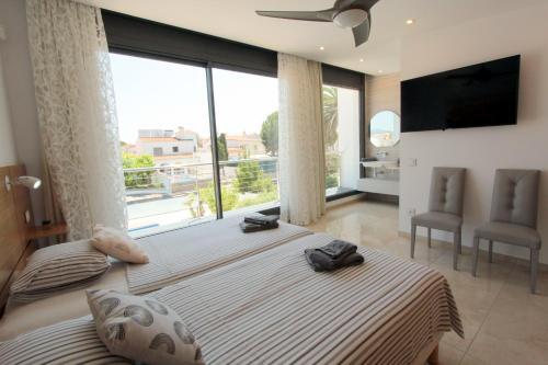Villa Leon Inmo Medas 27 A - 10699