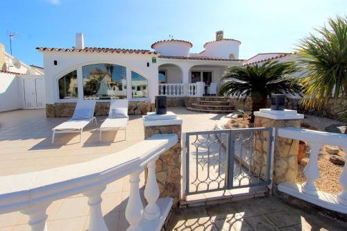 Villa Leon Inmo Cap Ras 52 B - 10170