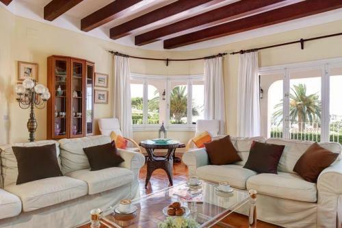 Punta Prima Villa Sleeps 9 With Pool Air Con And Wifi
