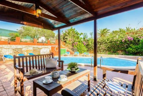 Cala En Porter Villa Sleeps 6 With Pool Air Con And Wifi