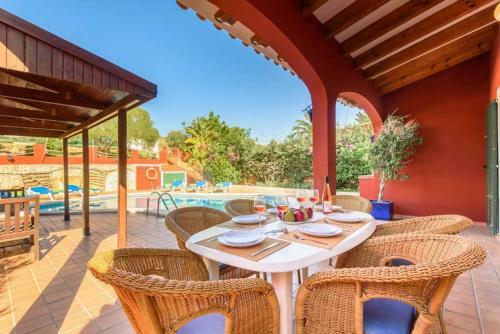 Cala En Porter Villa Sleeps 6 With Pool Air Con And Wifi