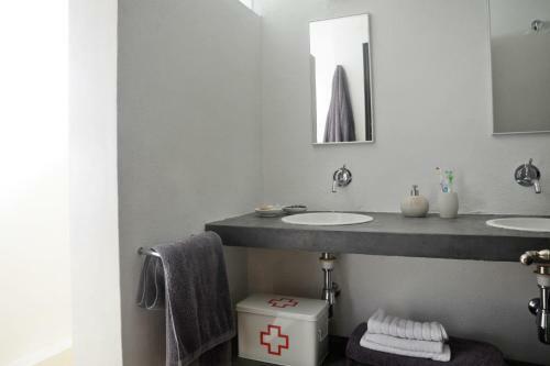 Tamariu Apartment Sleeps 8 Air Con