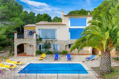Aiguablava Villa Sleeps 6 With Pool