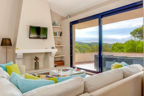 Tamariu Villa Sleeps 8 With Pool