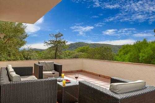 Tamariu Villa Sleeps 8 With Pool